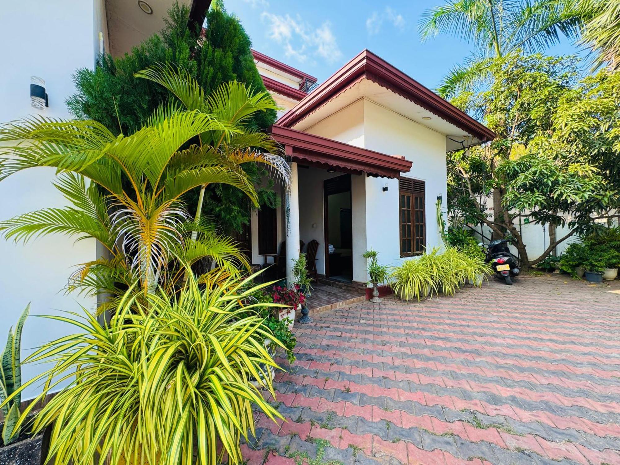 Aa Inn Trincomalee Habitación foto